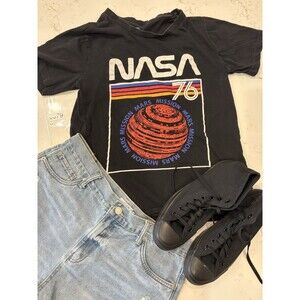 NASA Short Sleeve Tee Shirts  Black Mars Mission ‘76 Astronaut Size Medium